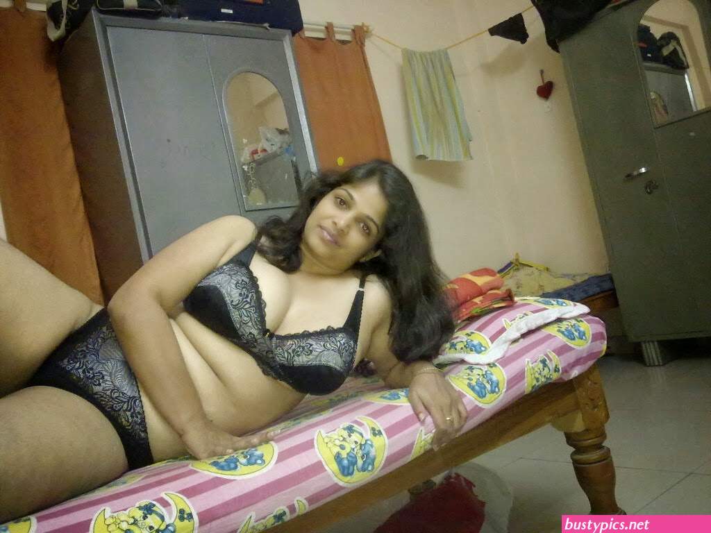 desi saree aunty nude