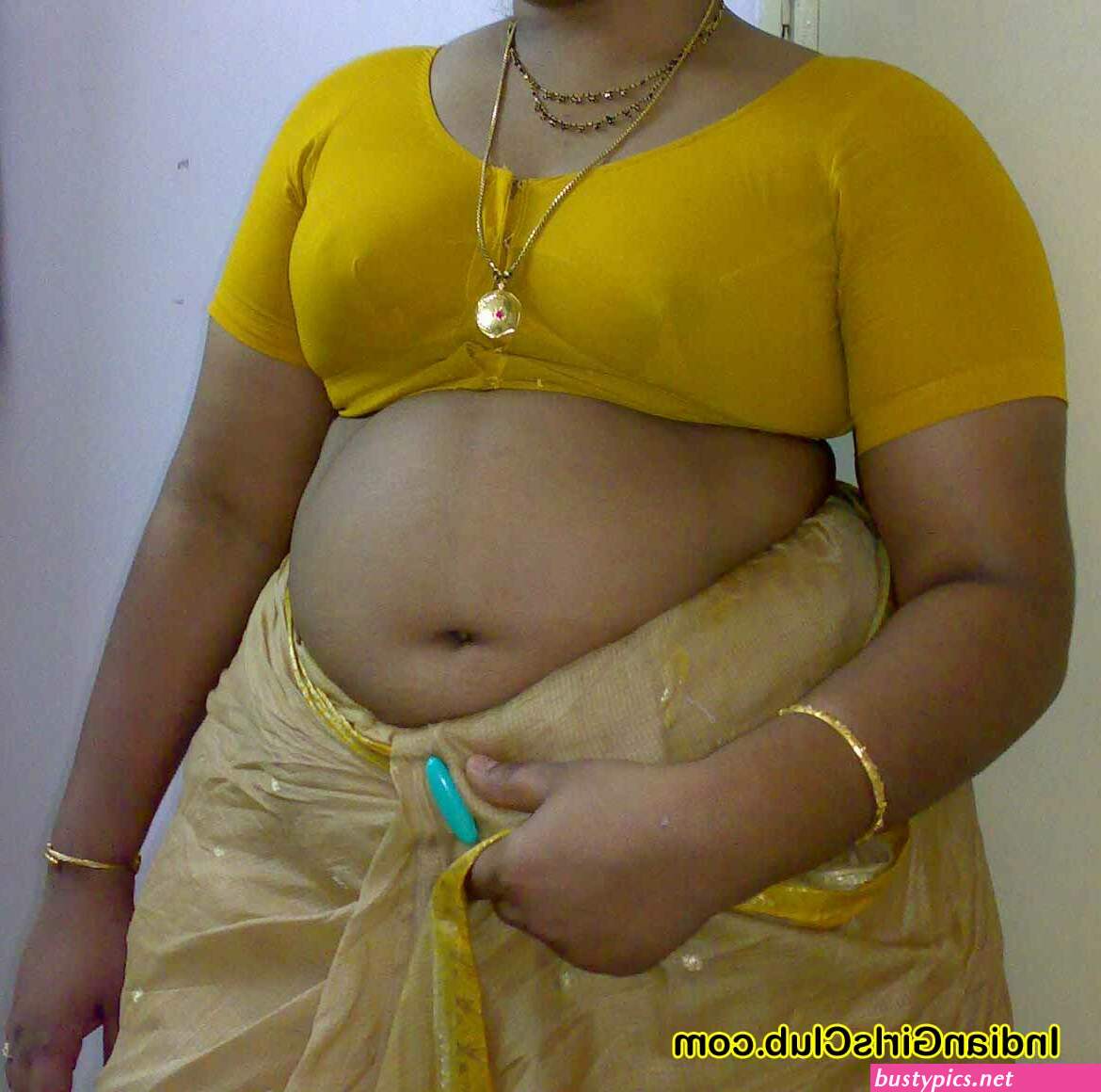 desi saree aunty nude