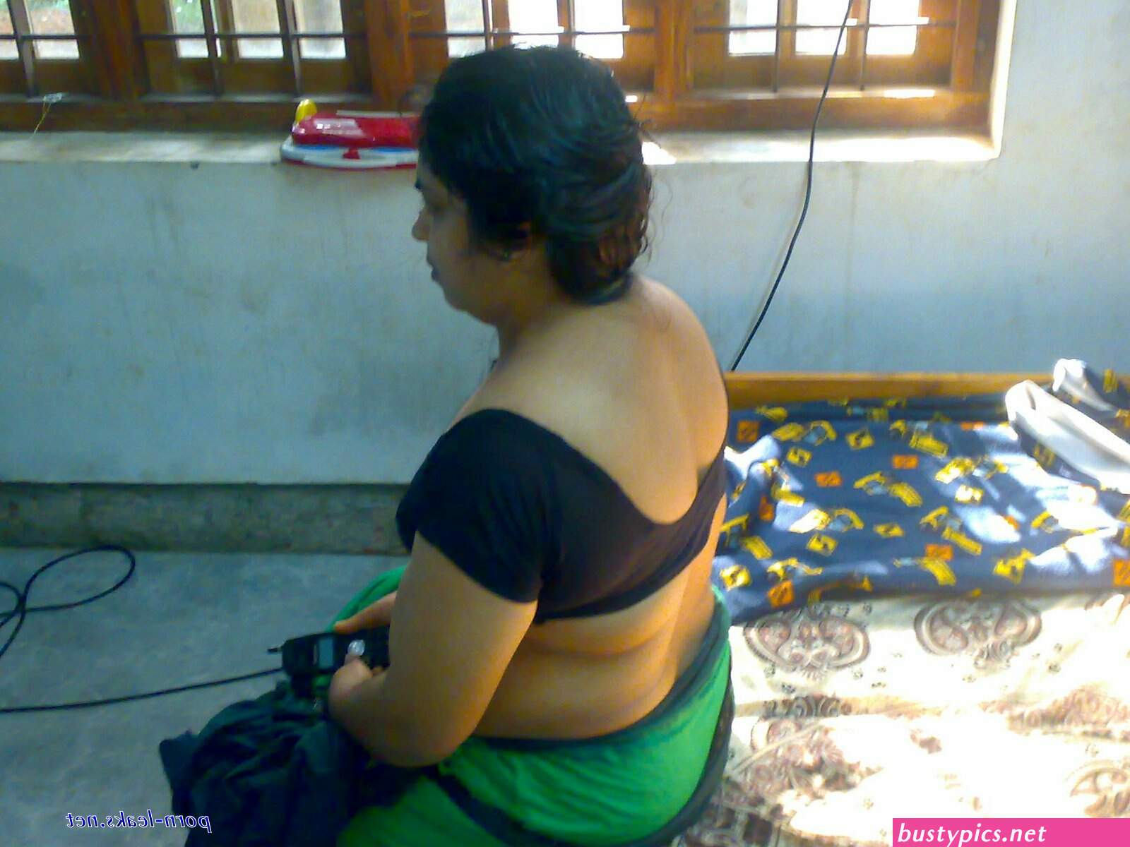 desi saree aunty nude