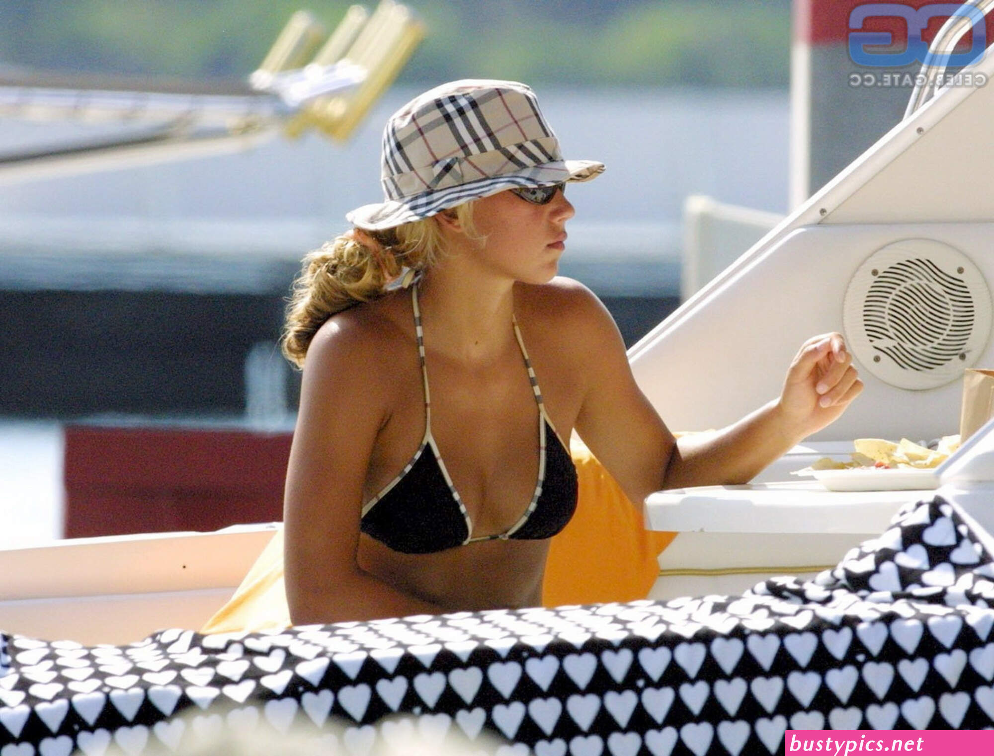 https://wanderlust.care/anna-kournikova/gallery.html