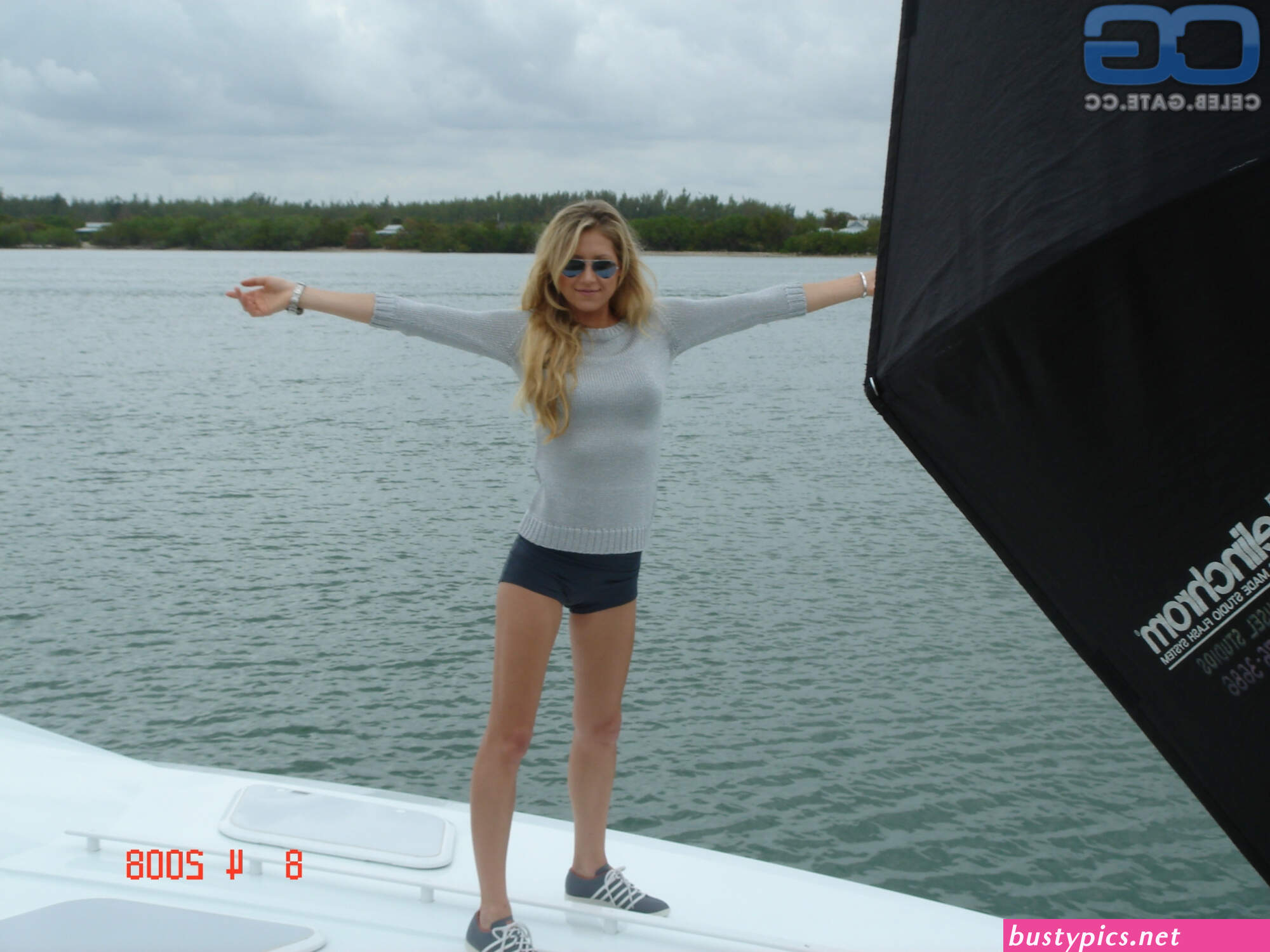 https://wanderlust.care/anna-kournikova/gallery.html