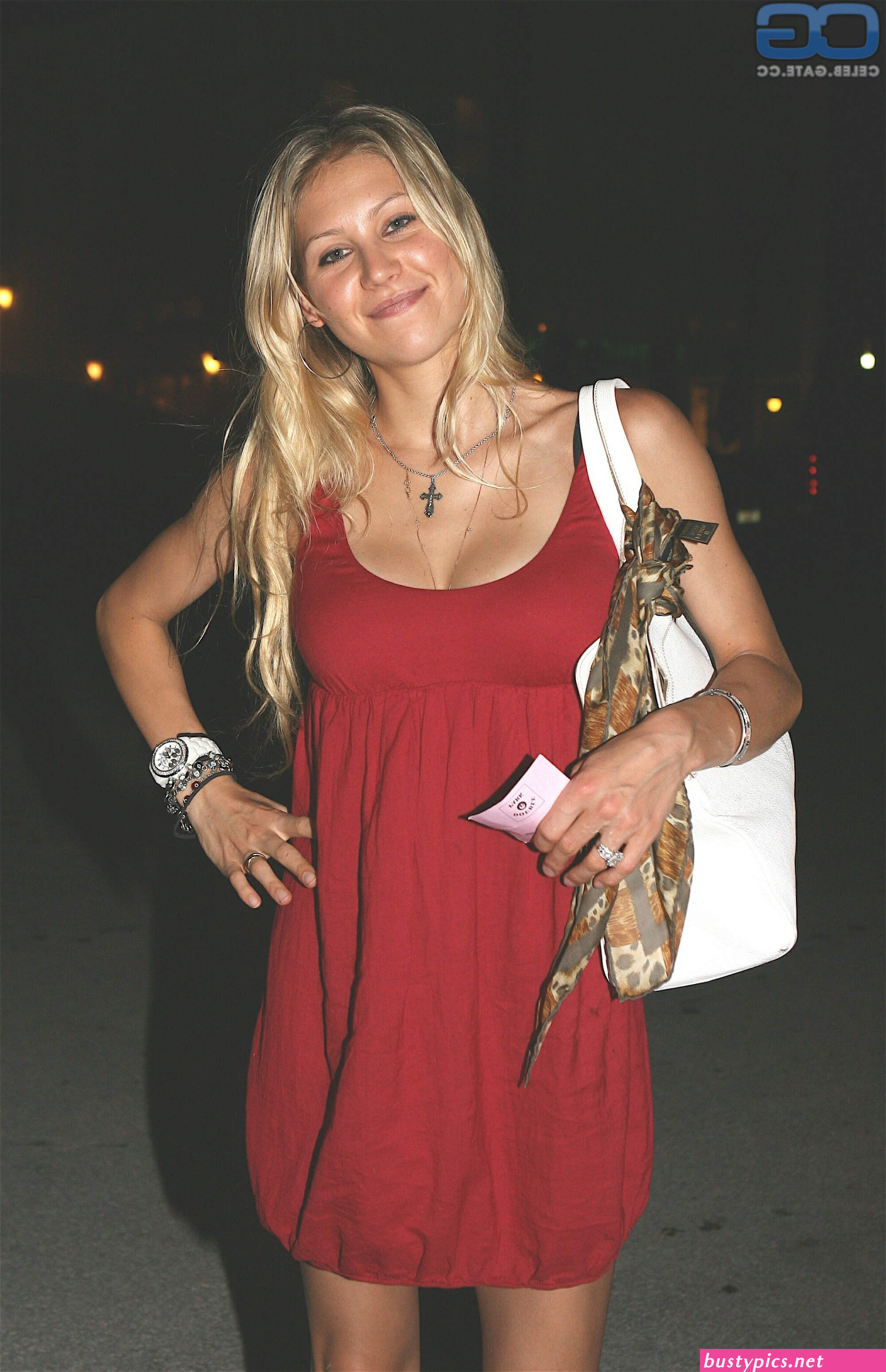 https://wanderlust.care/anna-kournikova/gallery.html
