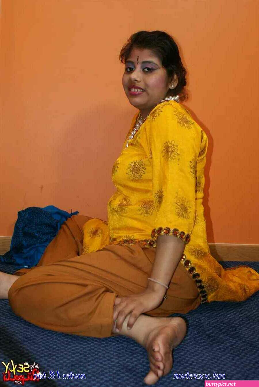 biutyfull gerl gaand photo