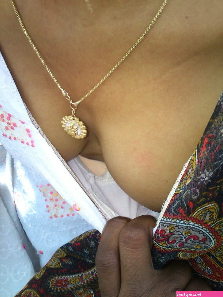 hot indian desi village bhabhi cleavage out boobs