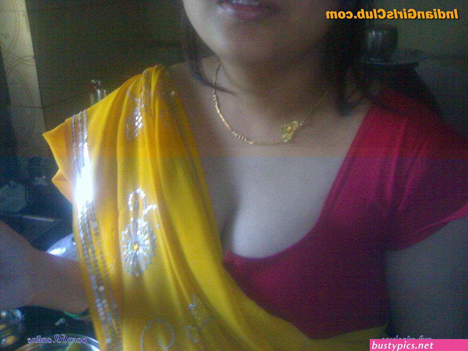 hot indian desi village bhabhi cleavage out boobs