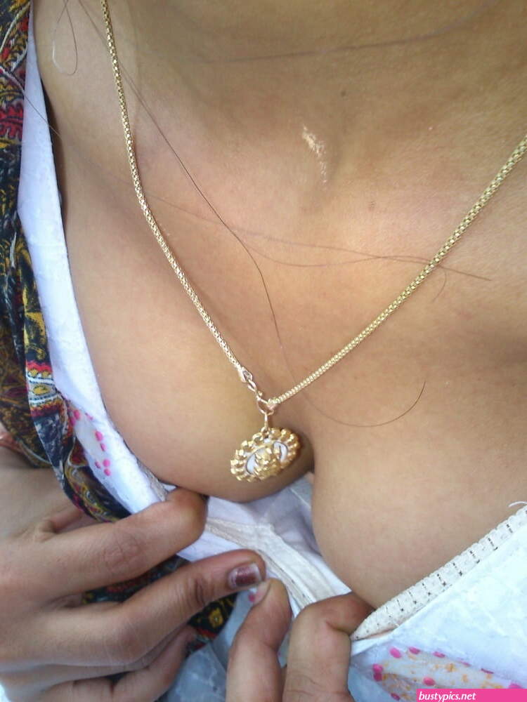 hot indian desi village bhabhi cleavage out boobs