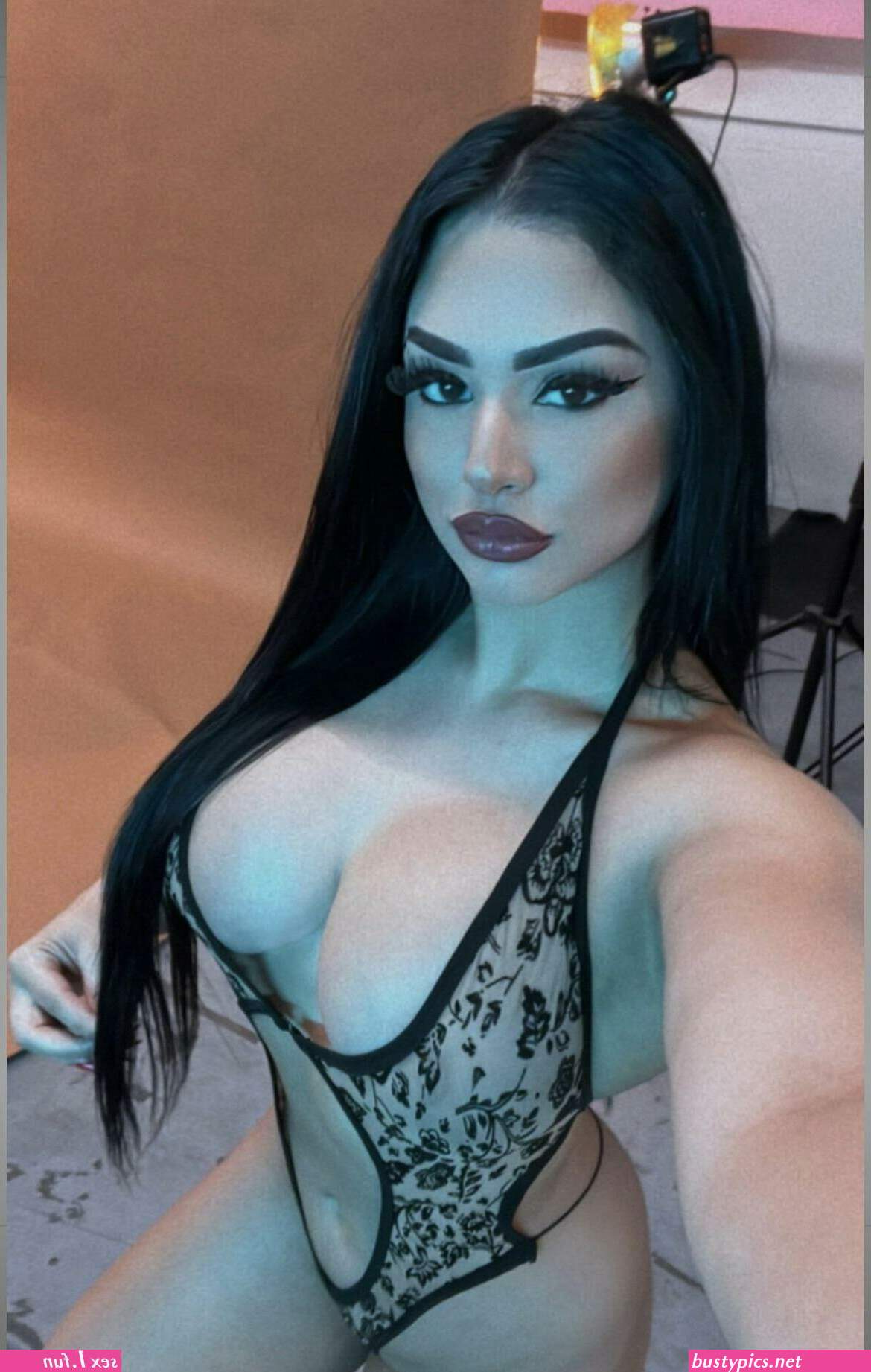 nadia skhar nude pic gallery