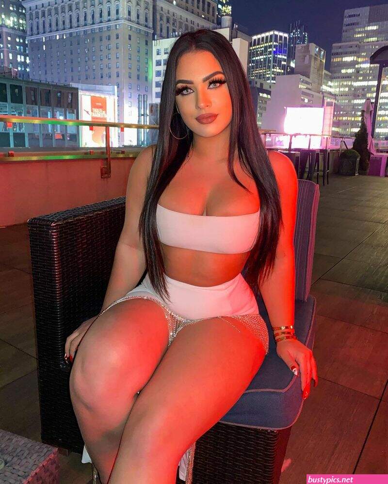 nadia skhar nude pic gallery