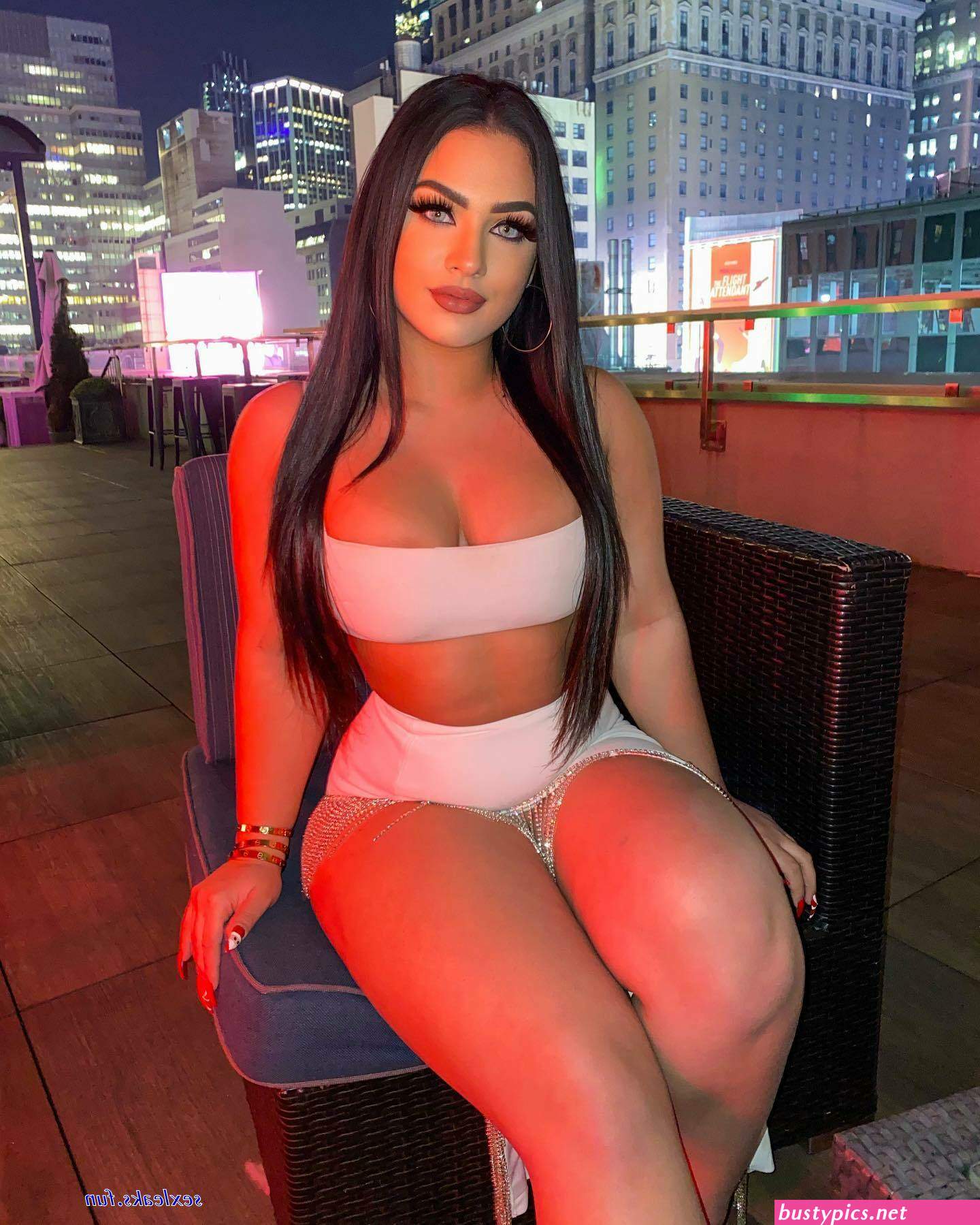 nadia skhar nude pic gallery