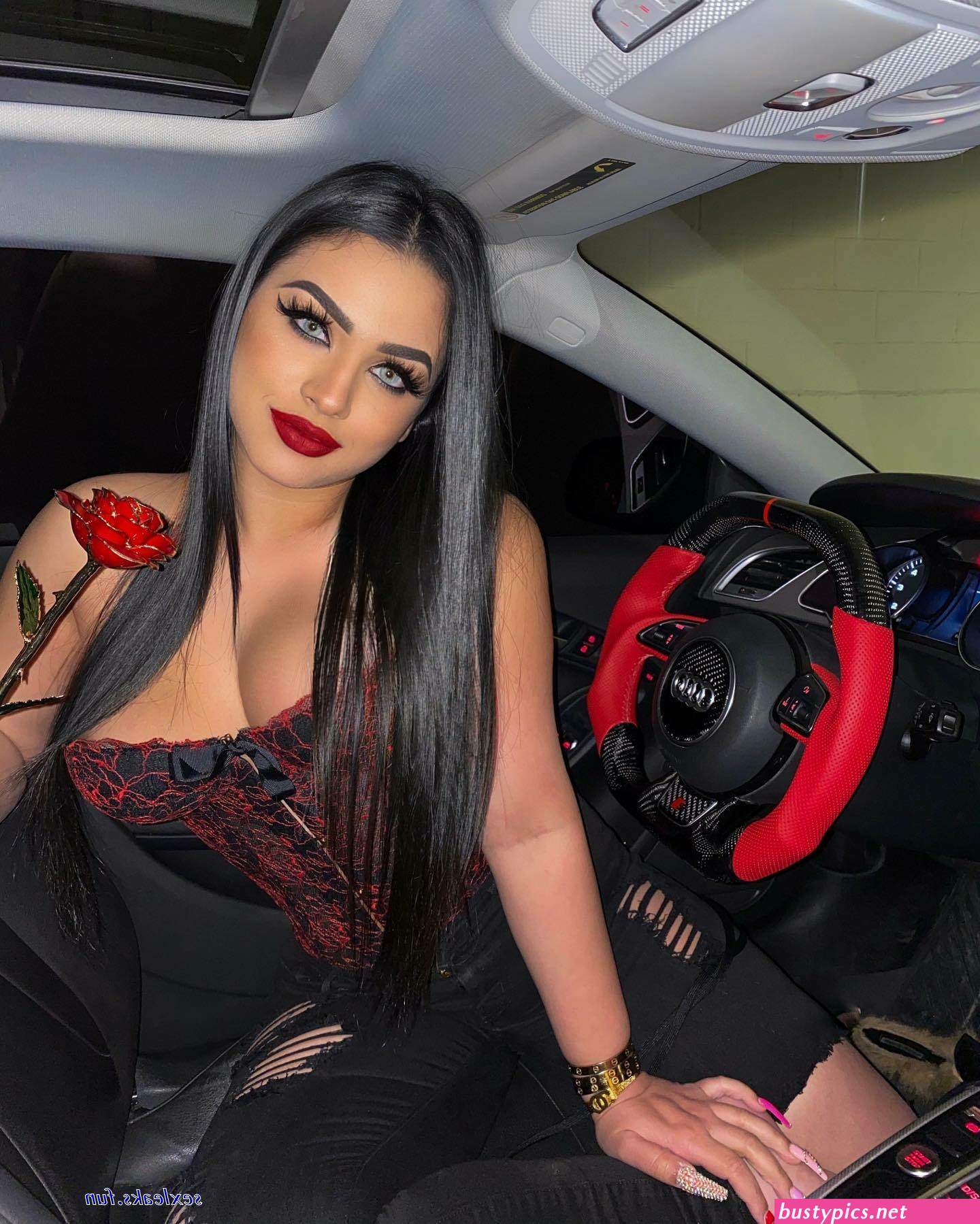 nadia skhar nude pic gallery