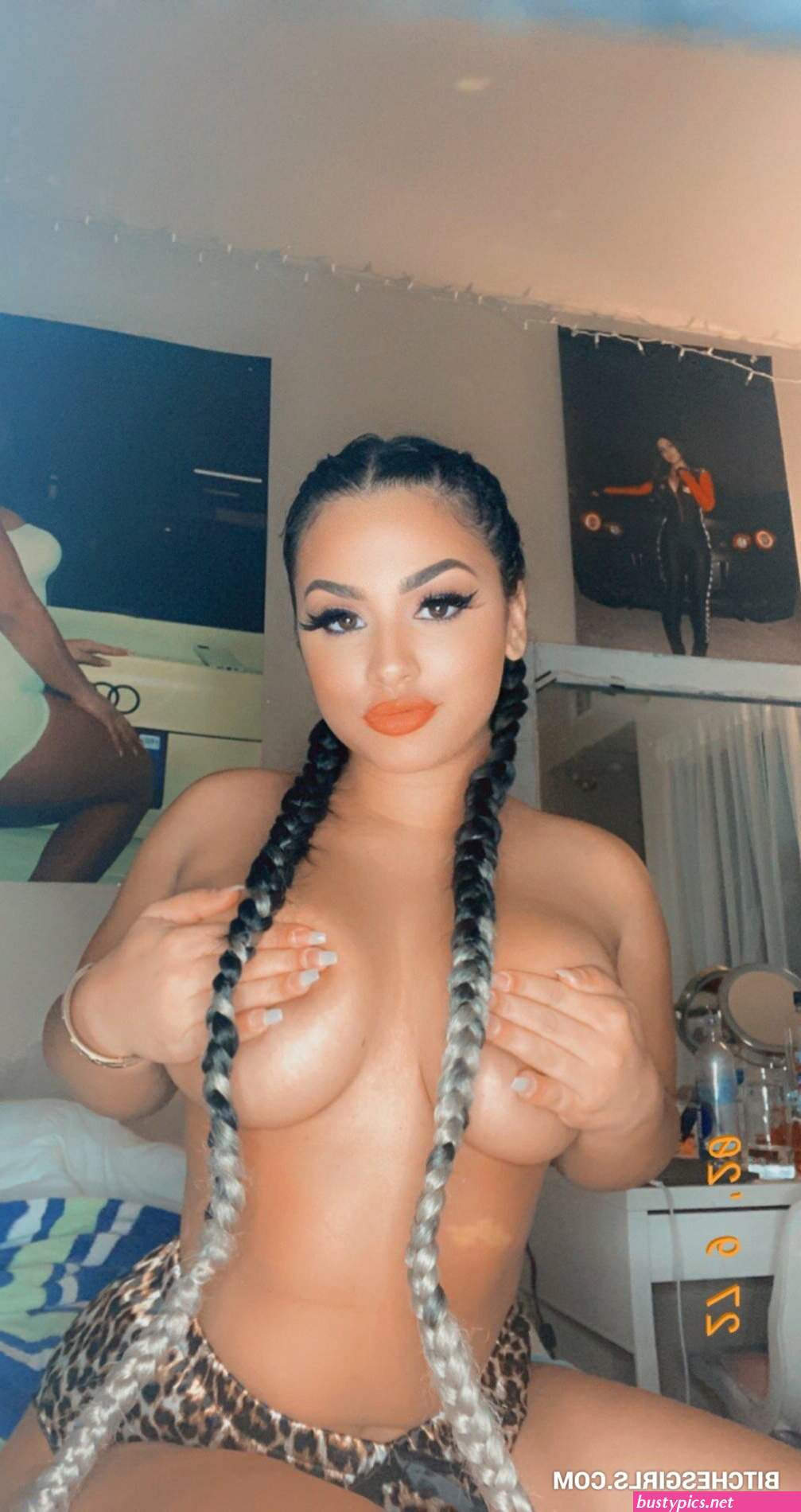 nadia skhar nude pic gallery