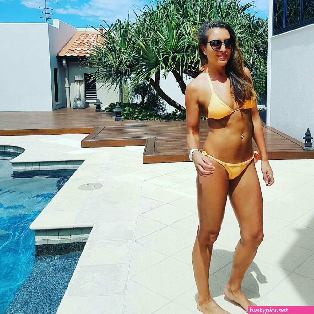 nadia skhar nude pic gallery