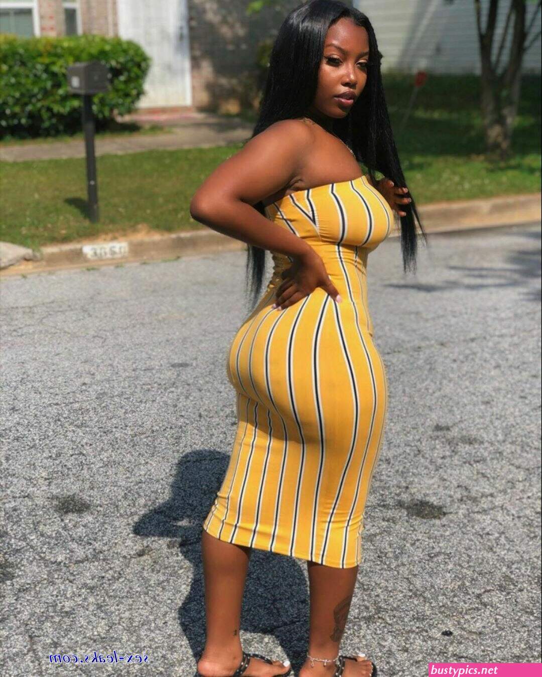 beautiful kenyan sex booty in skirt