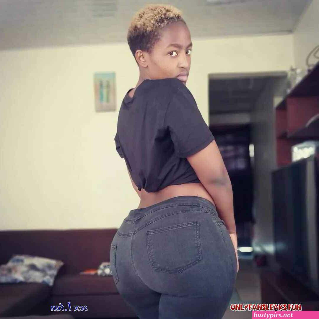 beautiful kenyan sex booty in skirt