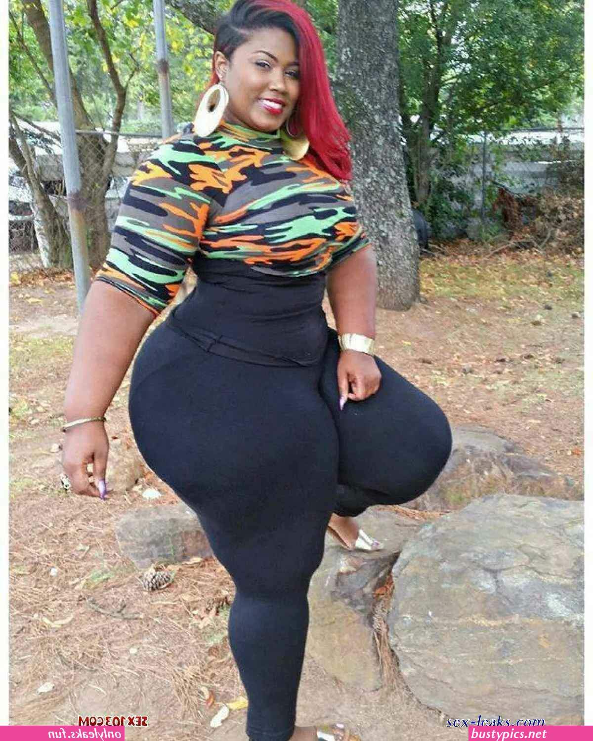 beautiful kenyan sex booty in skirt