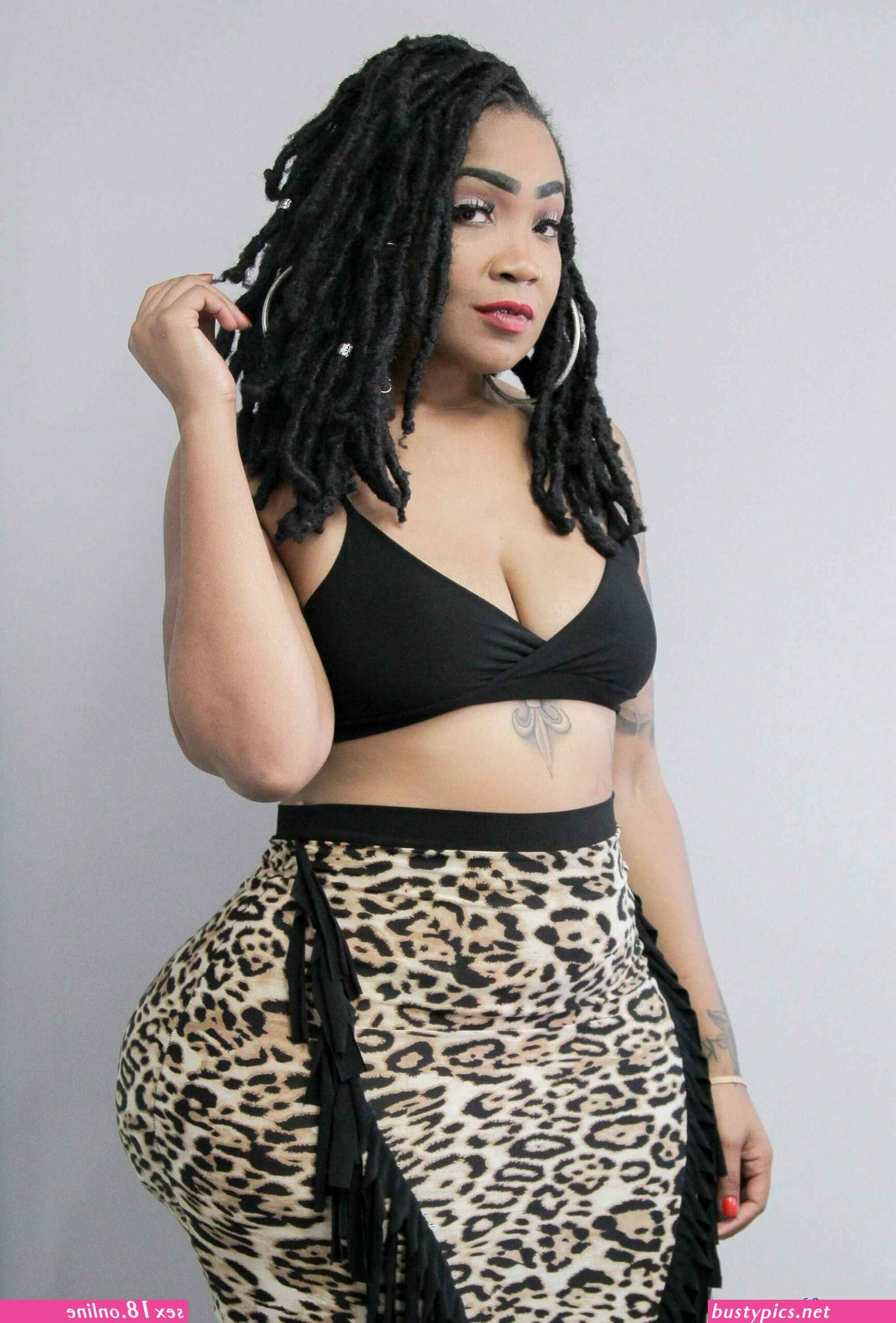 beautiful kenyan sex booty in skirt