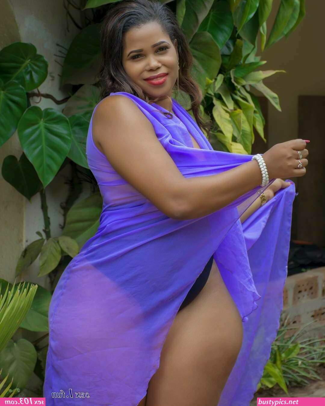 beautiful kenyan sex booty in skirt