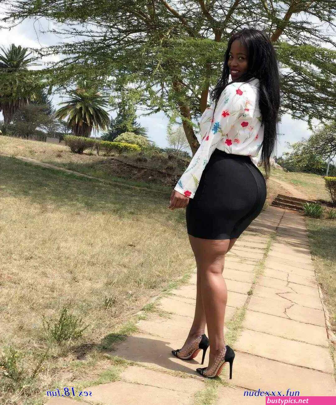 beautiful kenyan sex booty in skirt
