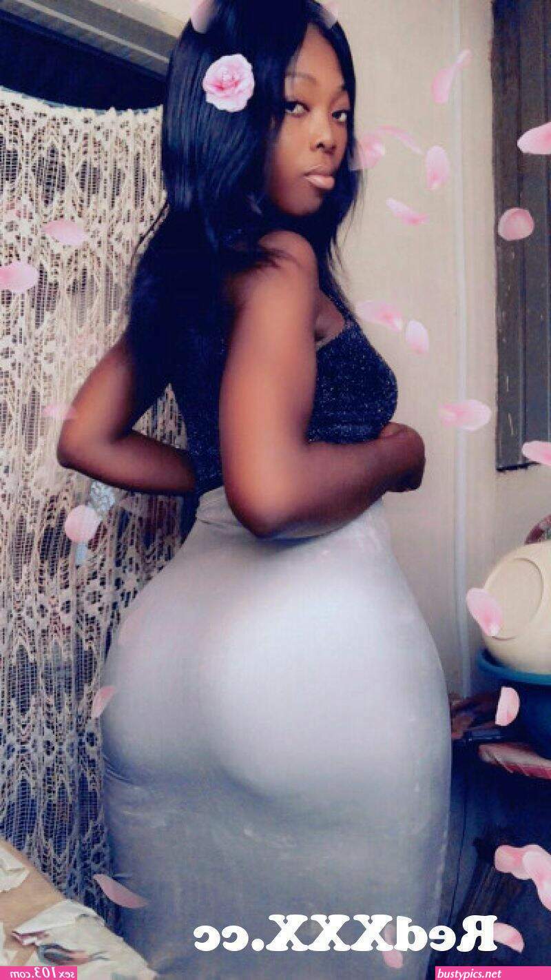 beautiful kenyan sex booty in skirt