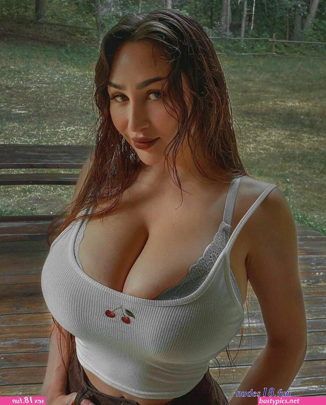 khovanski boobs pic