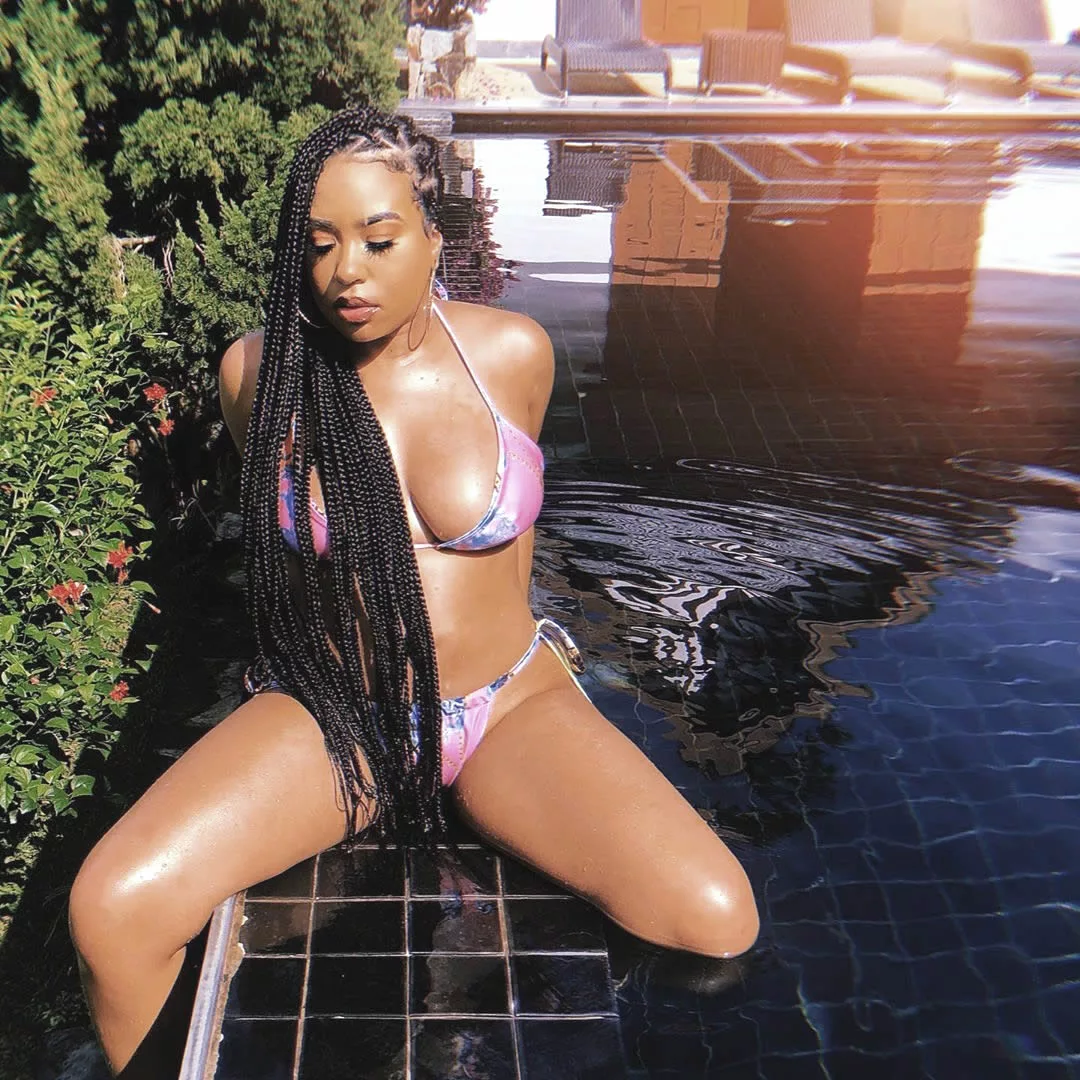 naked big booty sexy ebony bikini and tits