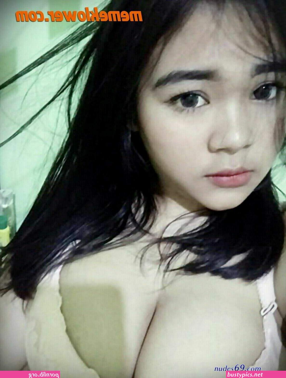 abg kimcil ngangkang pamer memek
