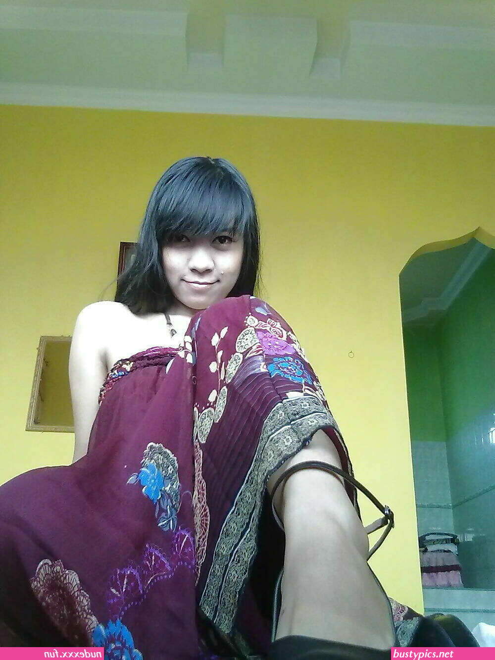 abg kimcil ngangkang pamer memek