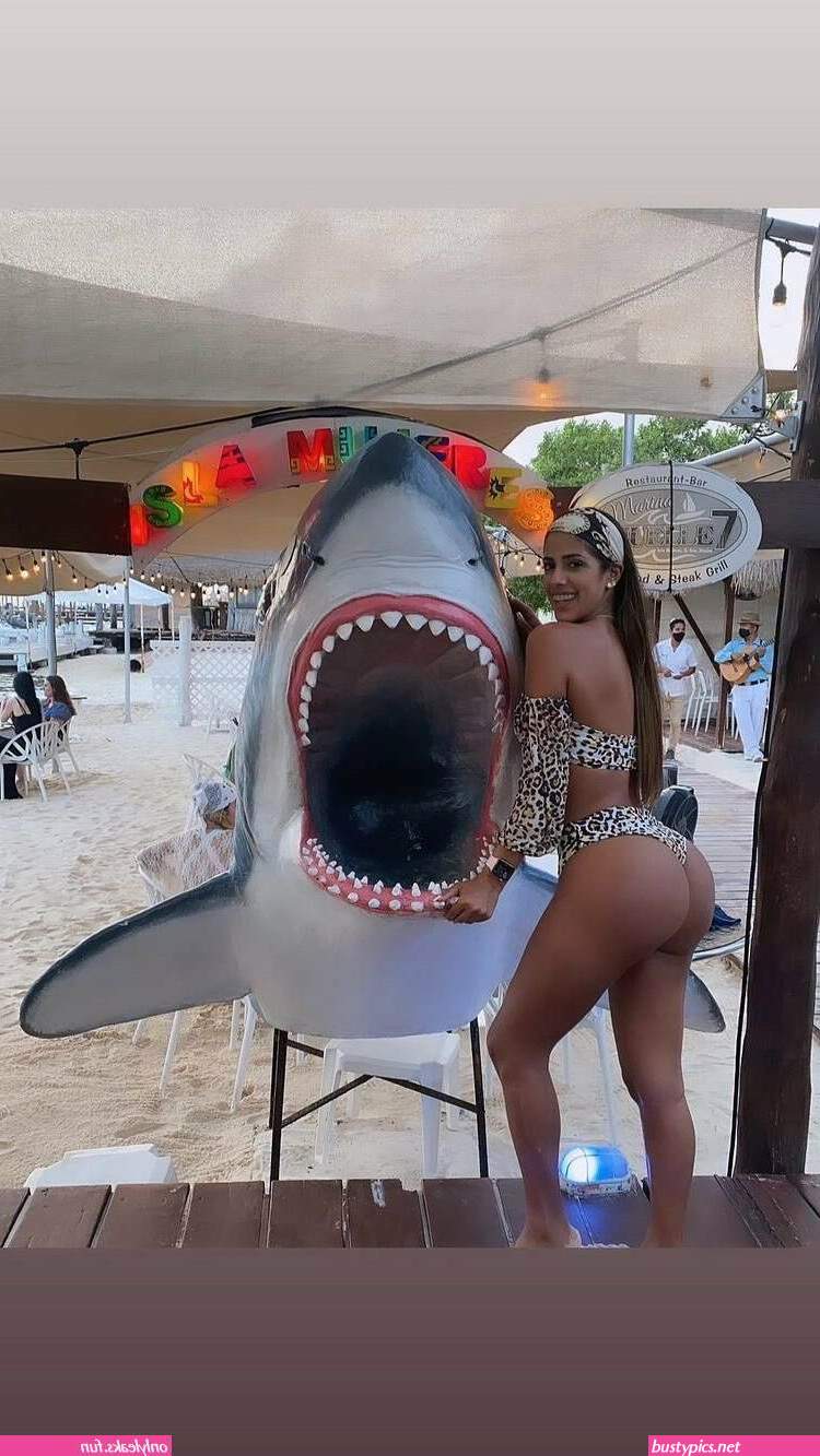 fratiany desnuda