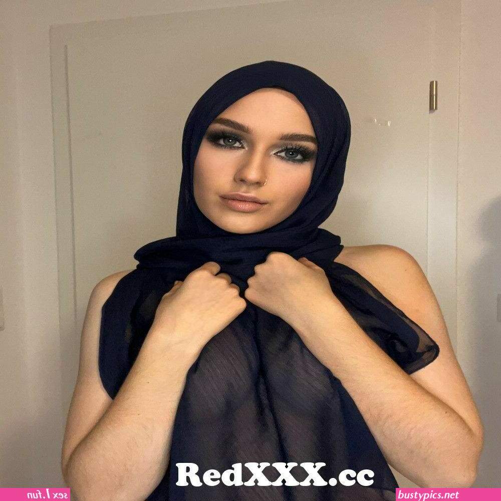 hijab big tits girl