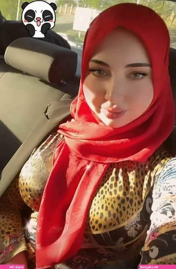 hijab big tits girl