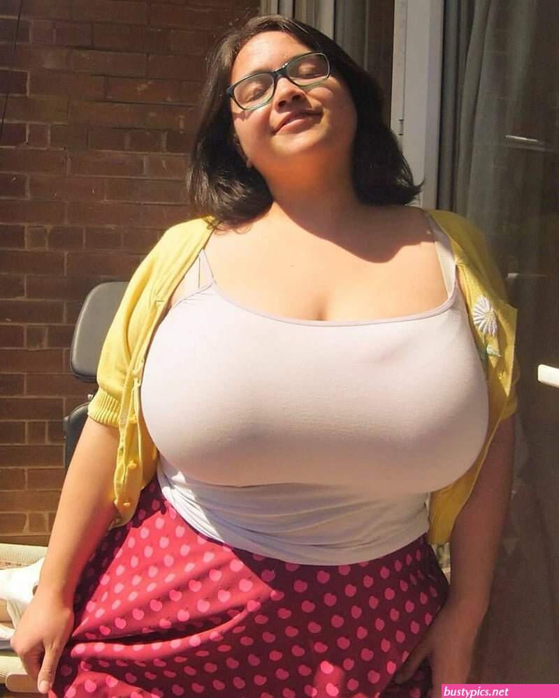 bbw naked with giant boob
