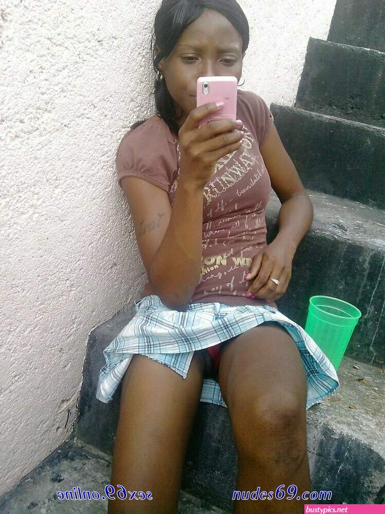 naked pussy of black african up skirt