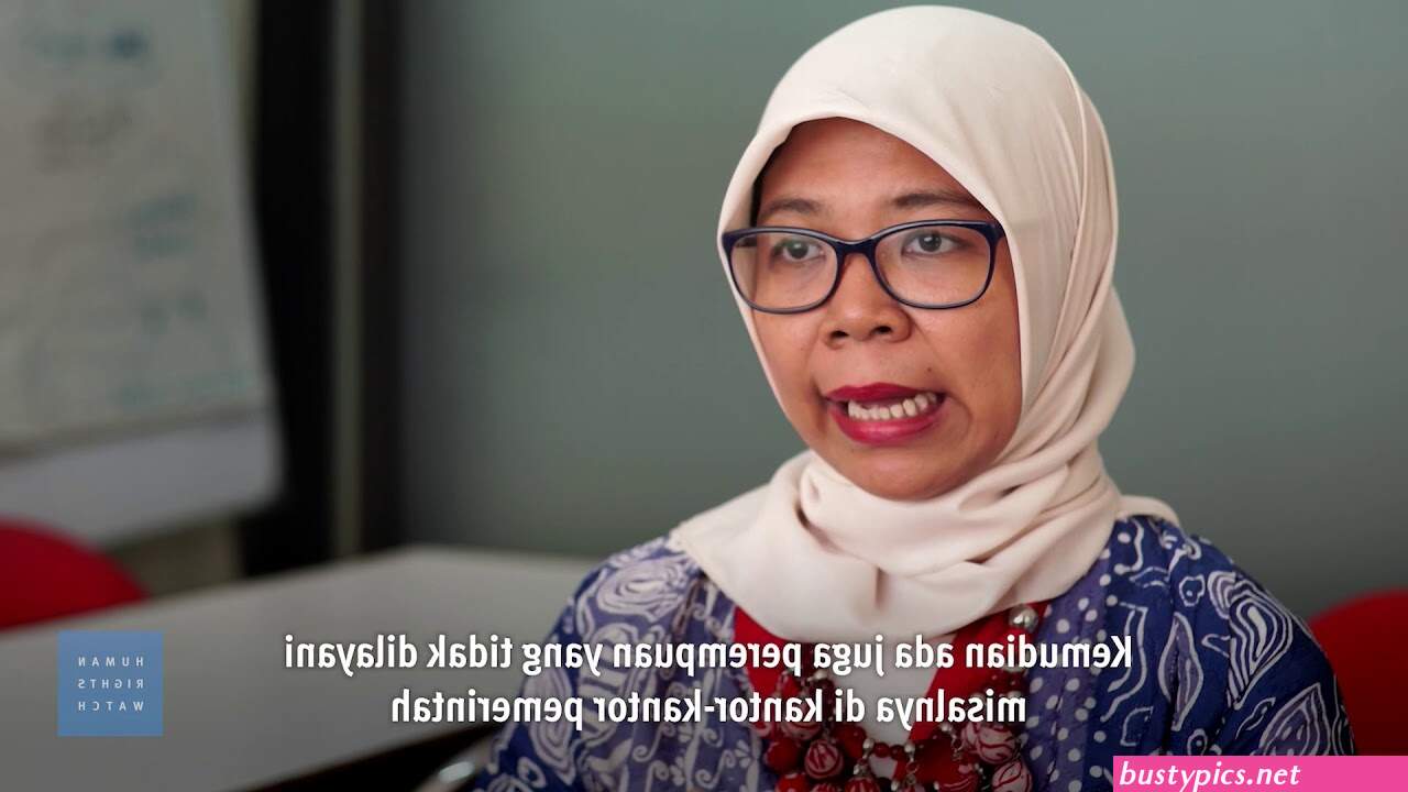 cewek arab kerudung telanjang ngangkang
