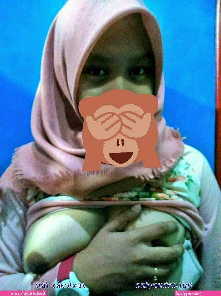 cewek arab kerudung telanjang ngangkang