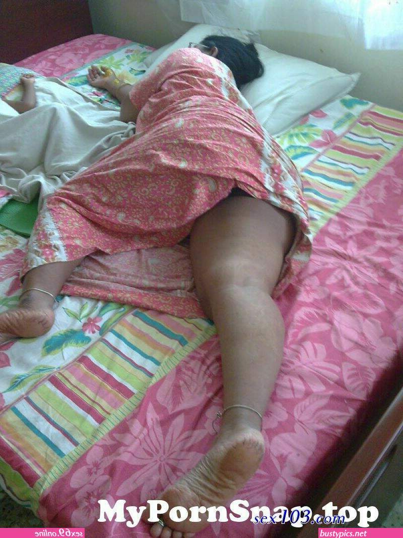 indian bhabhi big boobs naked sleeping in bed with night dress porn pics