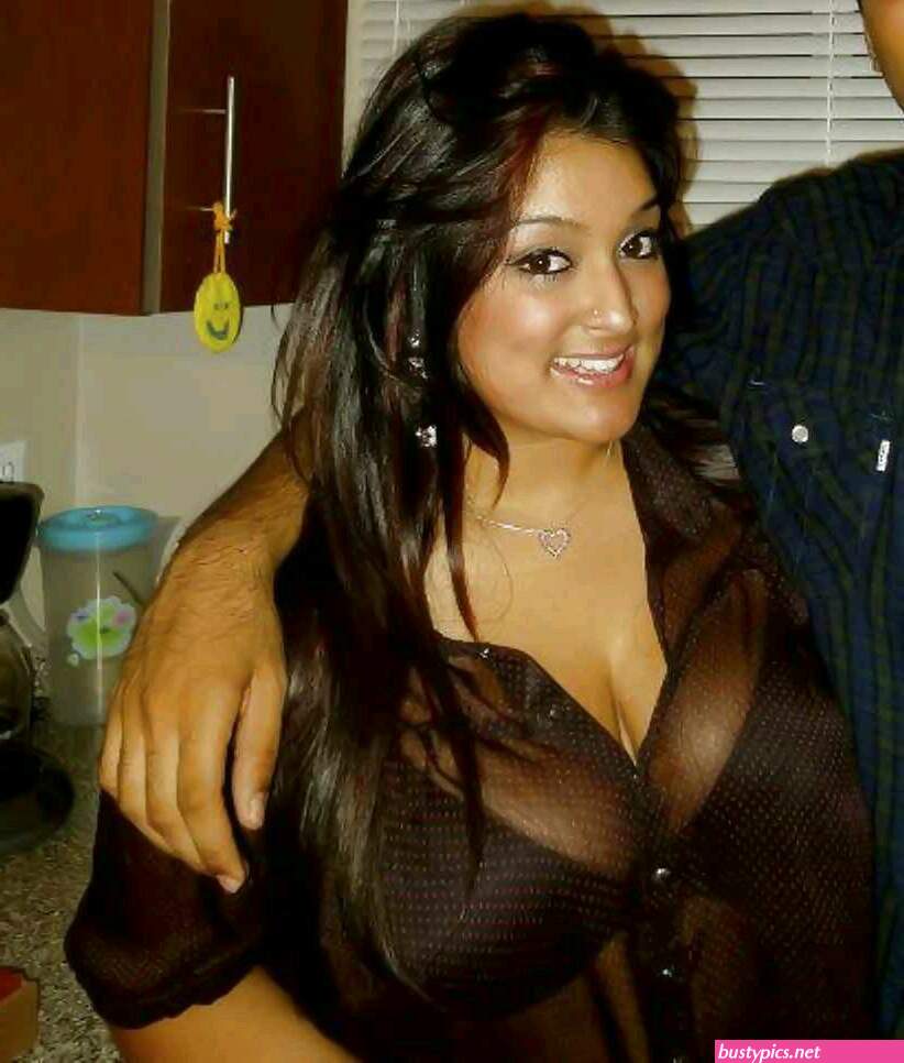 desi big boobs cleavage