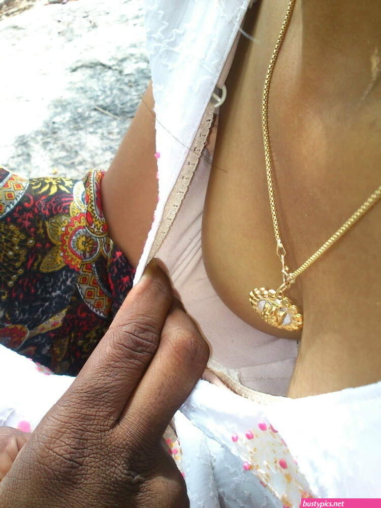 desi big boobs cleavage
