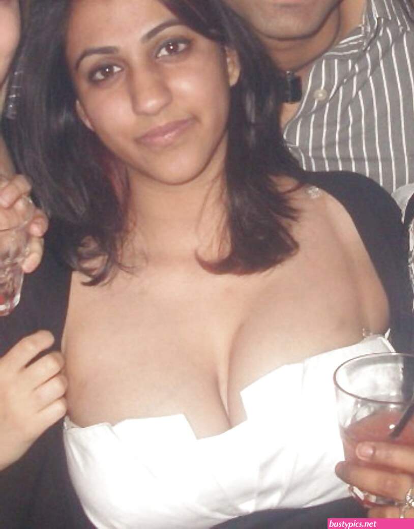desi big boobs cleavage