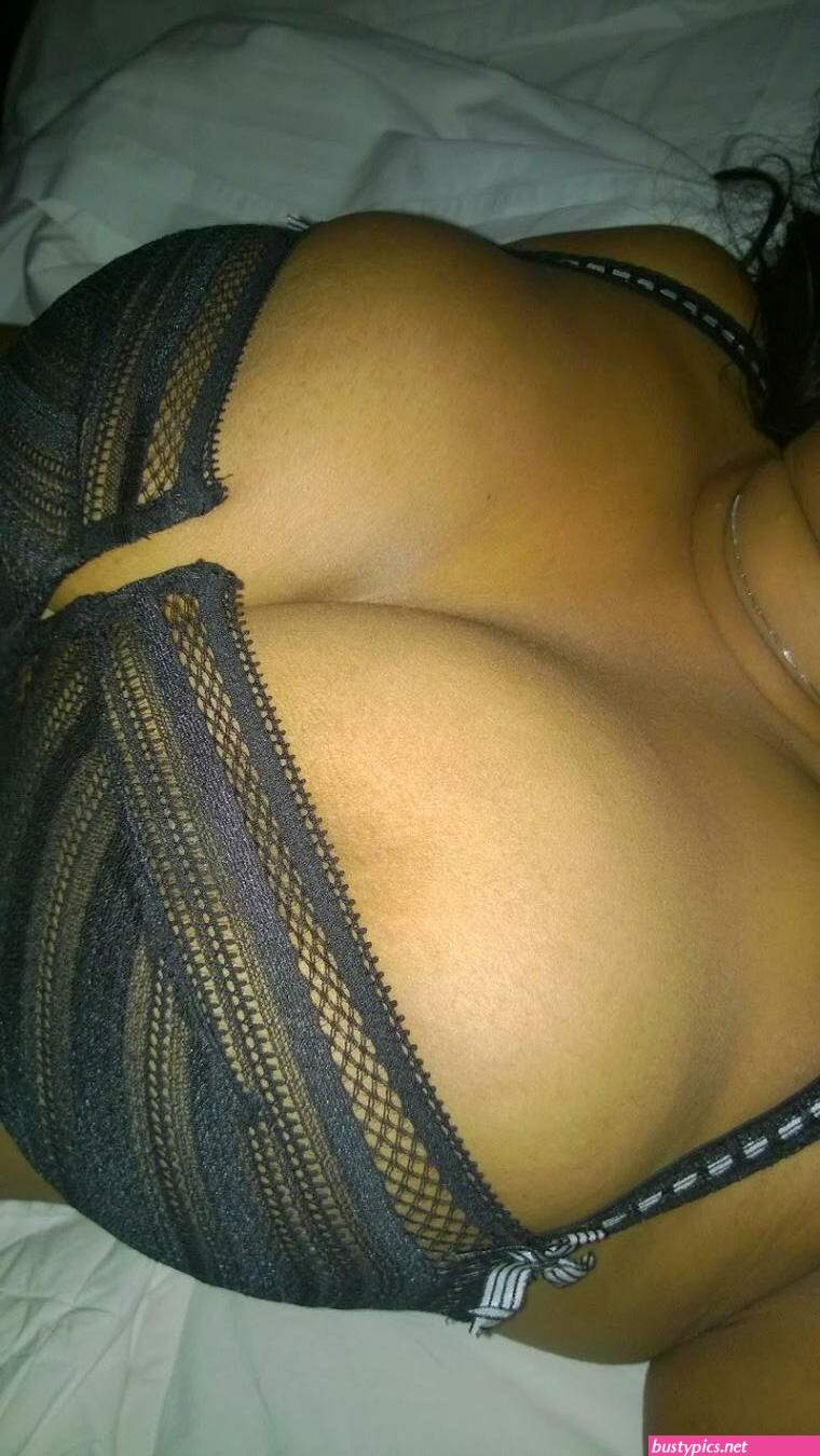 desi big boobs cleavage