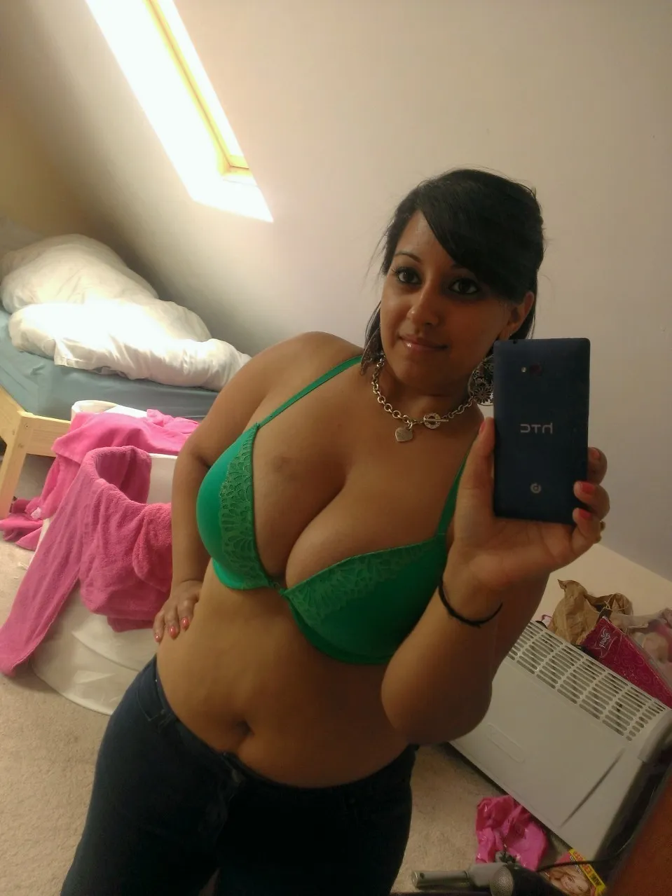 desi big boobs cleavage