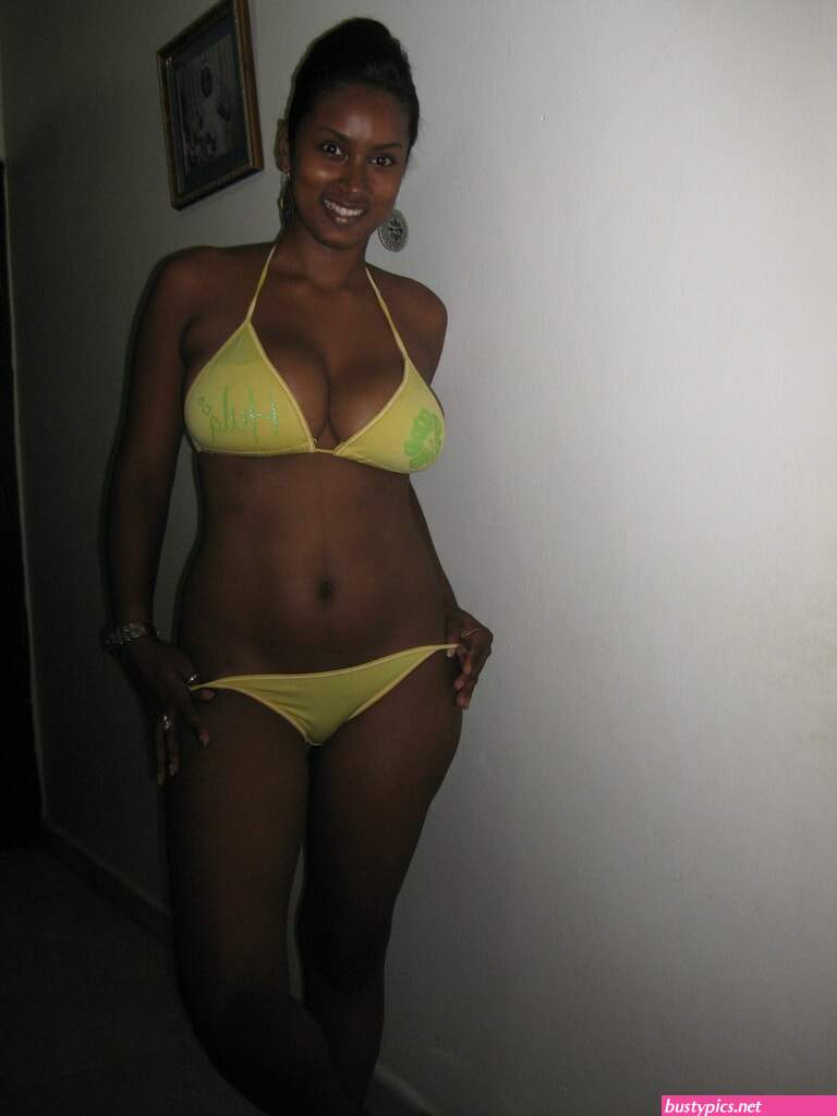 indian.aunty.bra.panty.sliping.photos