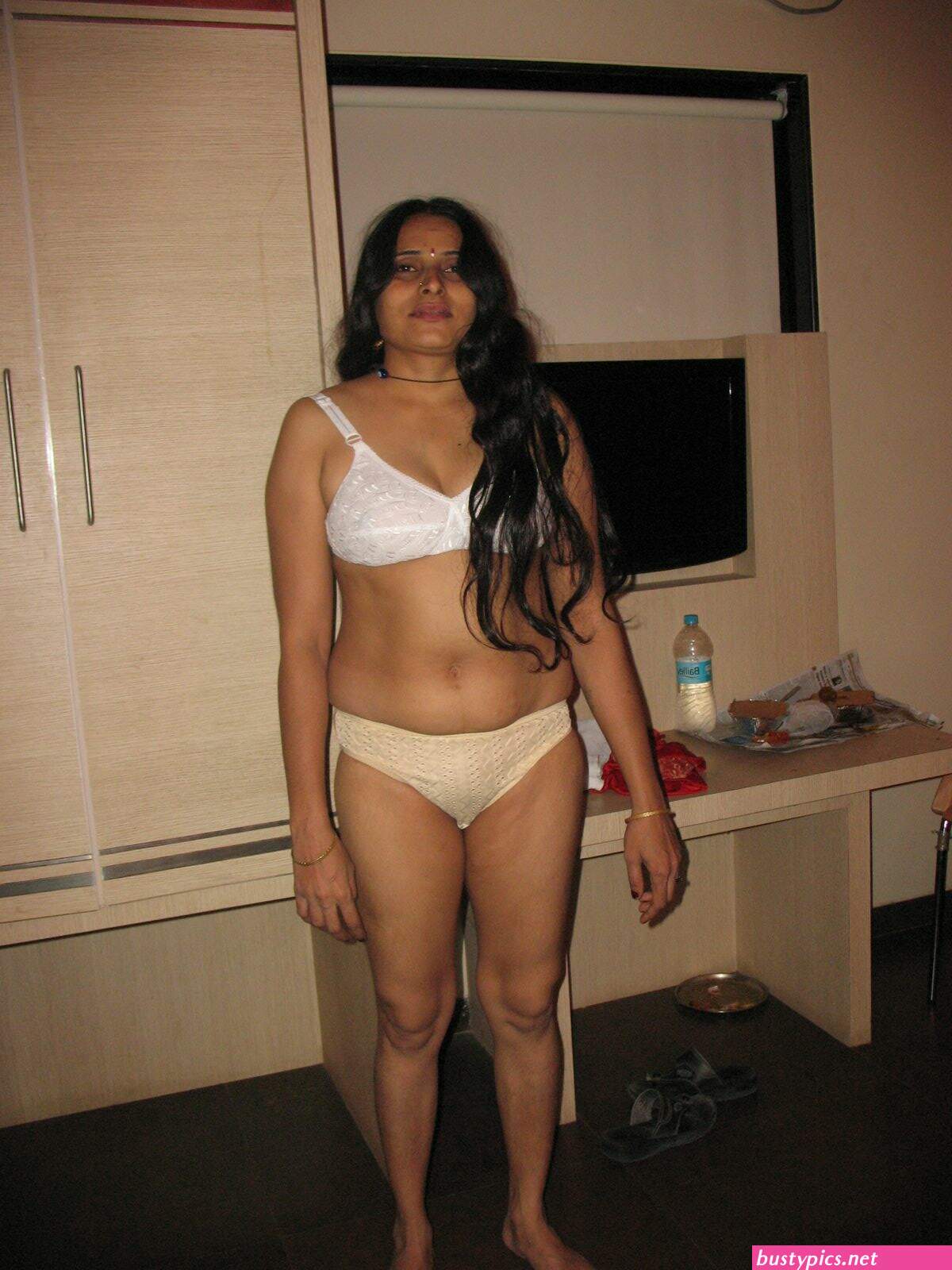 indian.aunty.bra.panty.sliping.photos