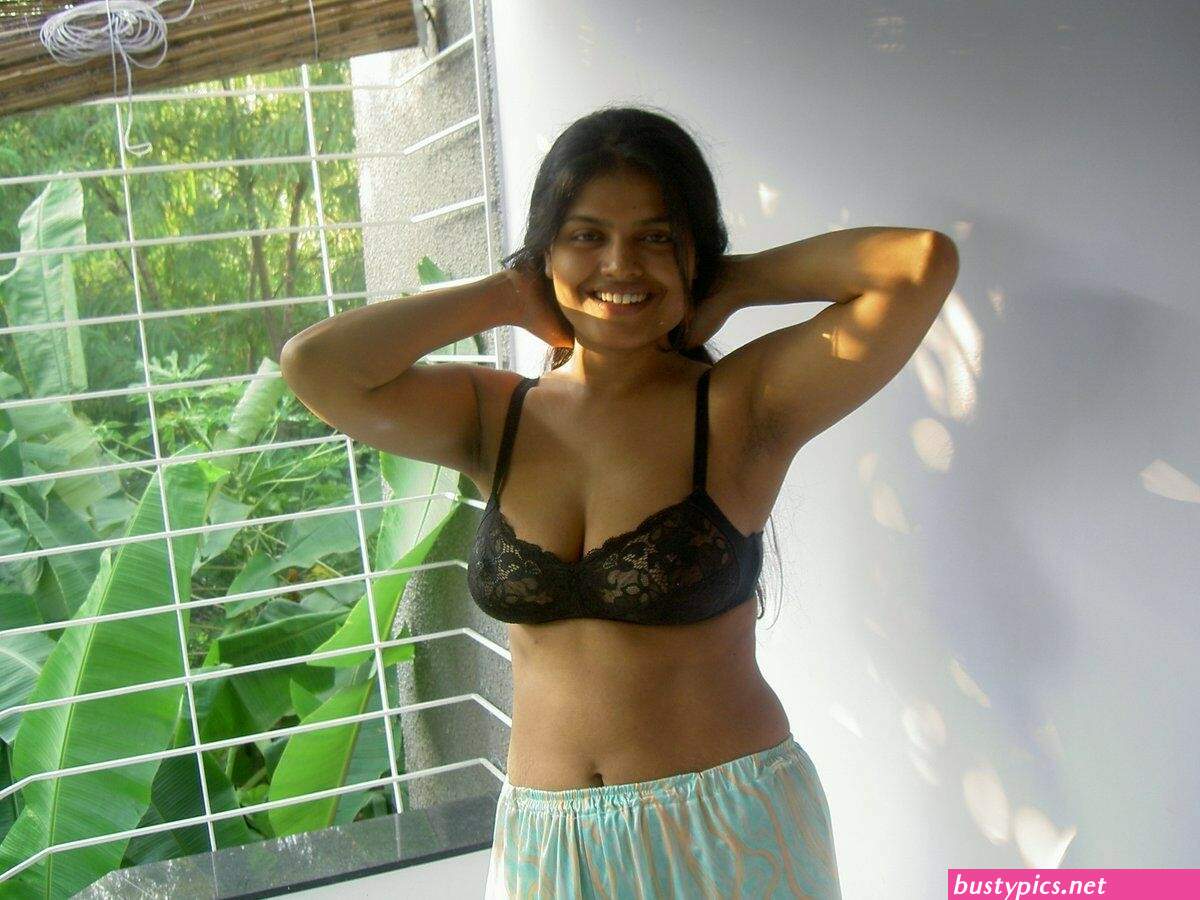 indian.aunty.bra.panty.sliping.photos