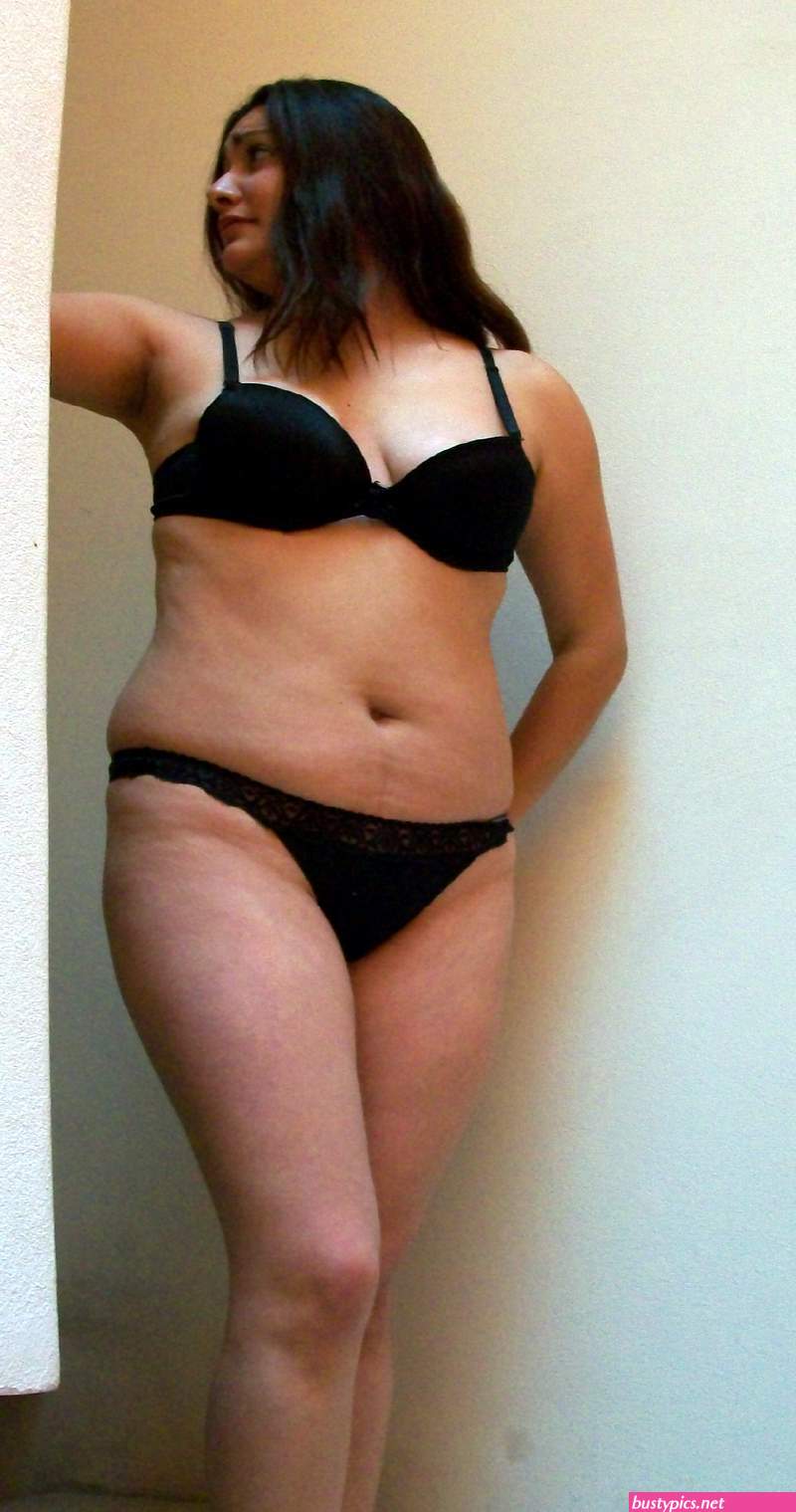 indian.aunty.bra.panty.sliping.photos