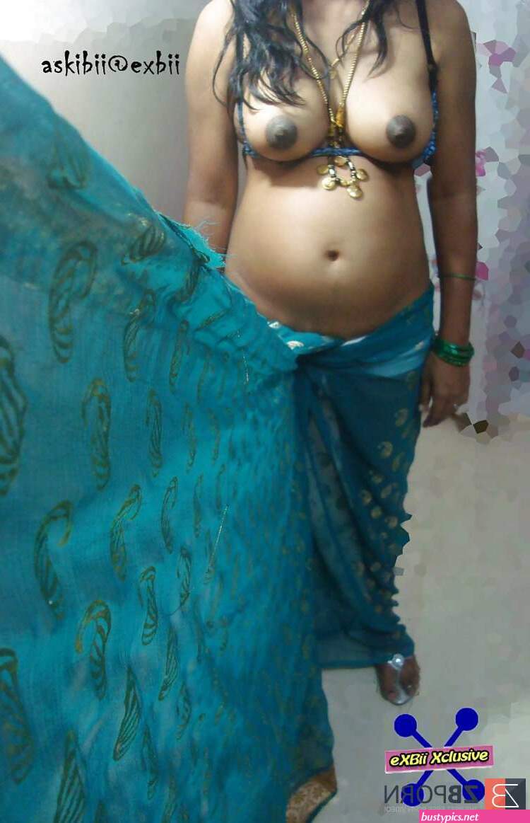 malu aunty nabhi boobs photo saree