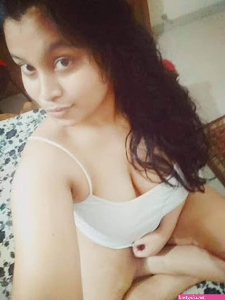 nude curvy desi girl