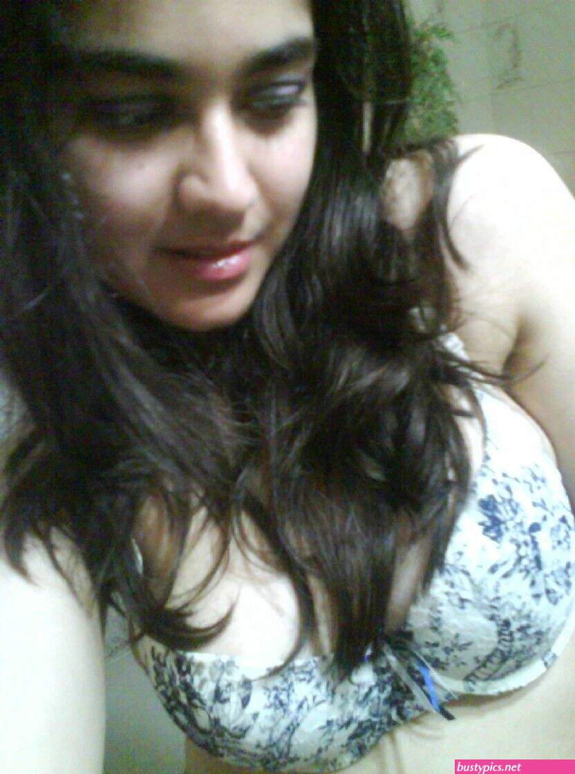 pakistani boobs show girl