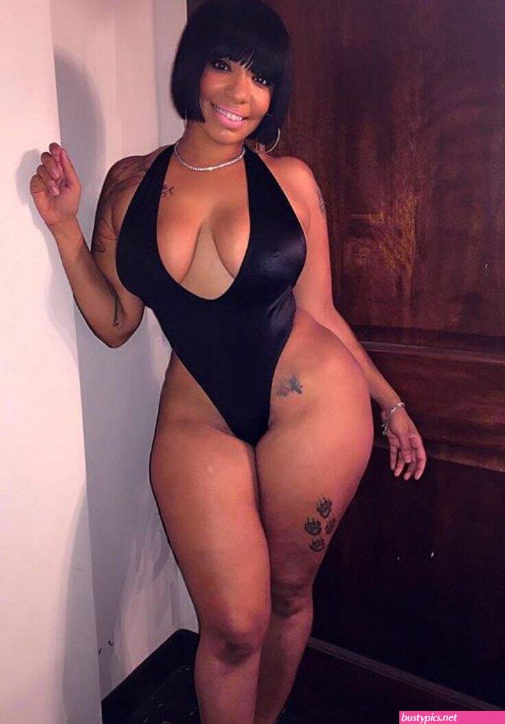naked big hip thigh backside pics