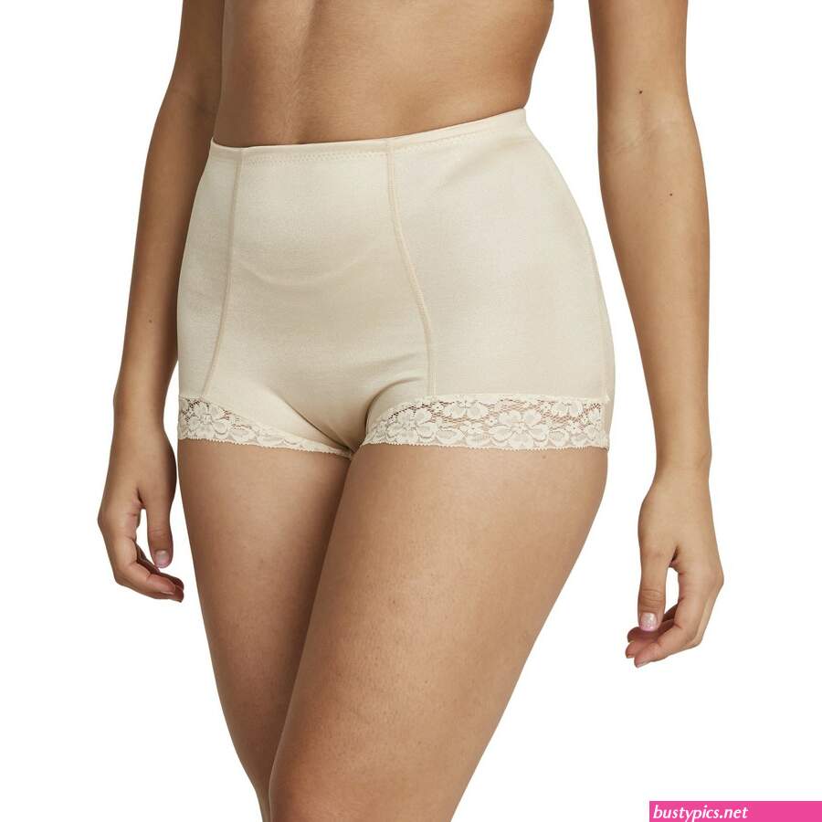 naked big hip thigh backside pics