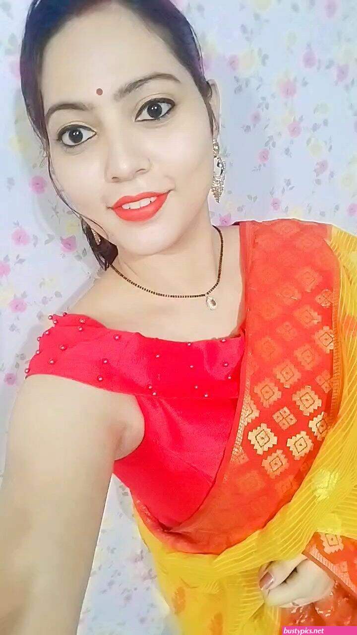 www yong vhabi big boobs saree hd photo.com